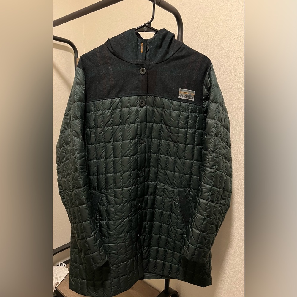 Women’s Green Patagonia Lightweight Coat